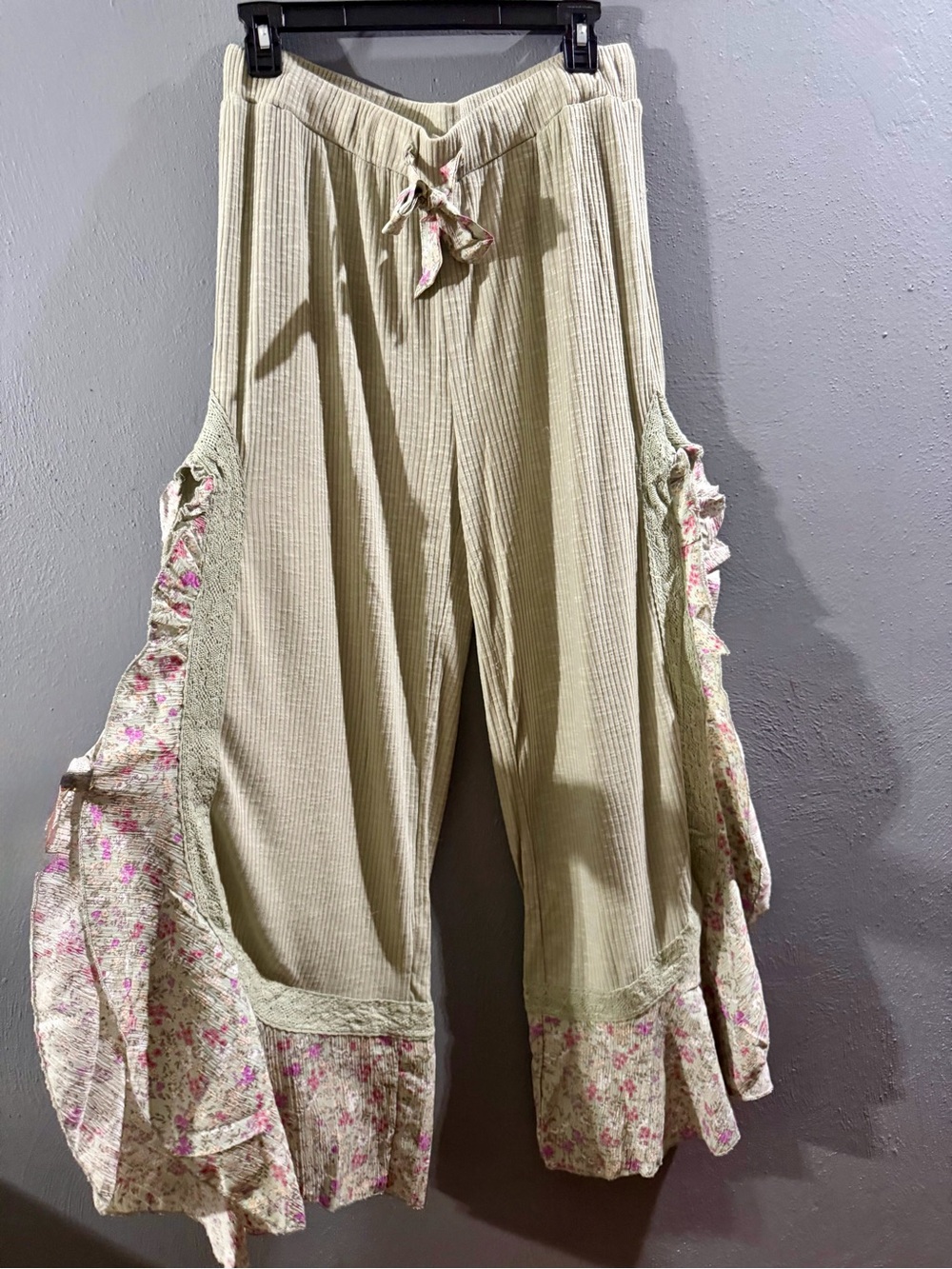 POL Olive Floral Wide-Leg Pant-Set with Pink Accents - Picture 5 of 8
